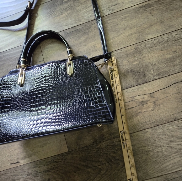 Elegant Black Crocodile-Embossed Women's Bag - Picture 7 of 9